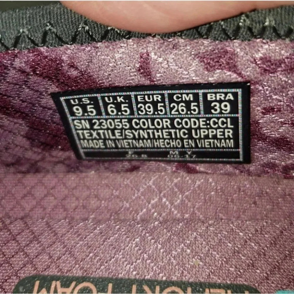 Skechers 9.5 Classic Fit‎ Memory Foam gray sneaker - Picture 4 of 5